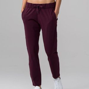 LULULEMON On the Fly Pant in Dark Adobe size 6